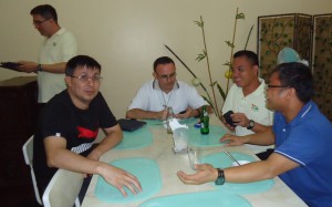 combonianos en Asia- Gerardo (Peruano),Mario (mexicano), Miguel Angel (español), Moises (filipino), Parunñgao (Filipino)